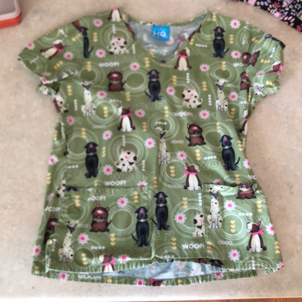 Super cute scrub top